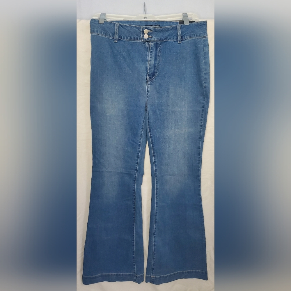 NWT Women’s Fashion Nova Blue Paige High Rise Flare Jeans Size 5